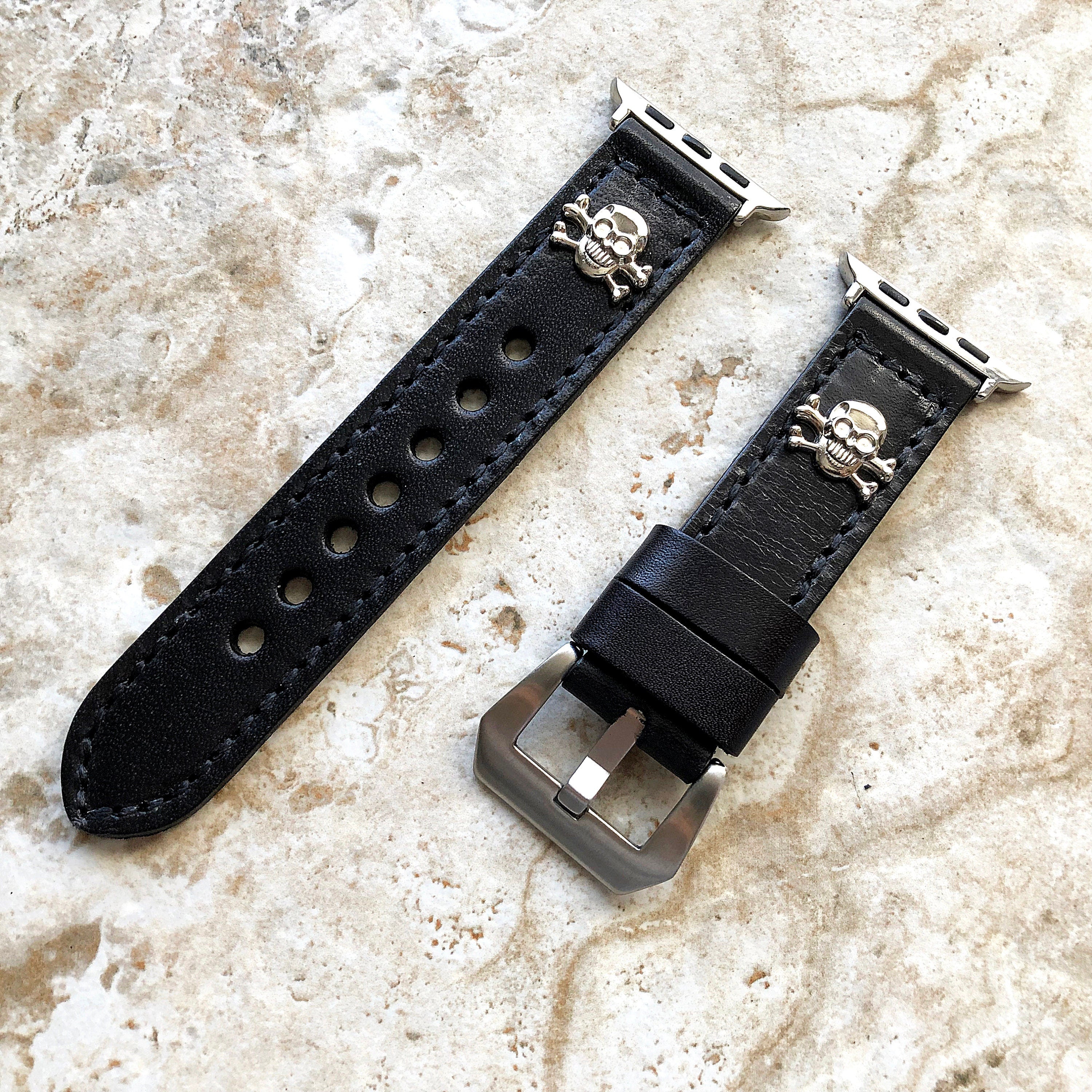 Apple Watch Band Black Leather Metal Rivets Skull Crossbones for Ultra 2 and 9 8 Series iWatch 41mm 45mm 49mm Handmade Bracelet Strap SSM